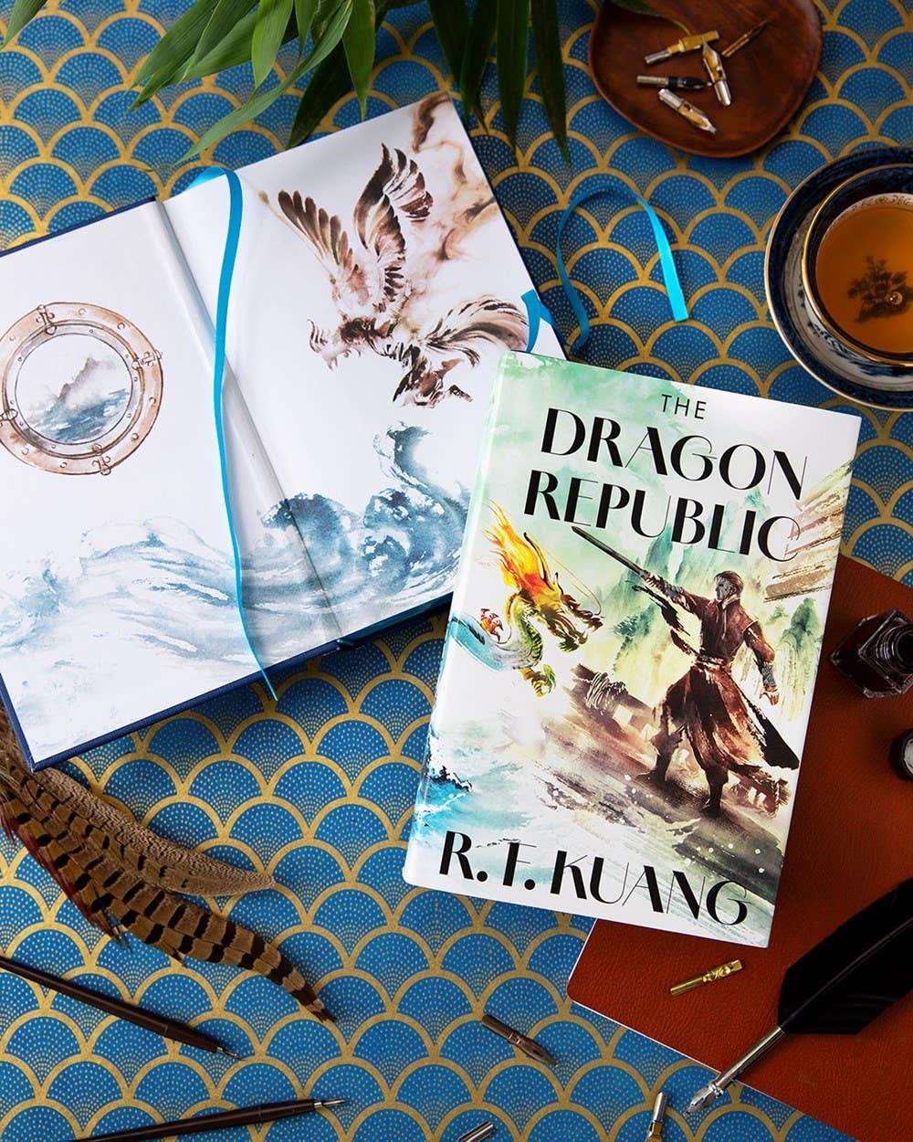 Dragon Republic Deluxe Collector's Edition  : R. F. Kuang